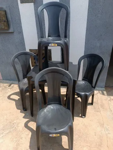 Cadeiras e Mesas novas modelo Bistrô.