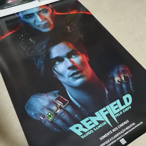 Poster Cartaz Oficial de Cinema Renfield Dando o Sangue Pelo Chefe