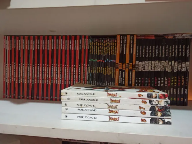 Coleção de mangás e manhwas