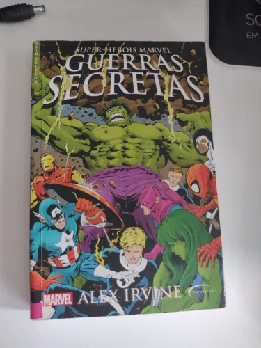 Livro Super heróis Marvel guerras secretas