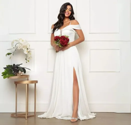 Vestido de Noiva rodado longo( casamento Igreja ou Civil )