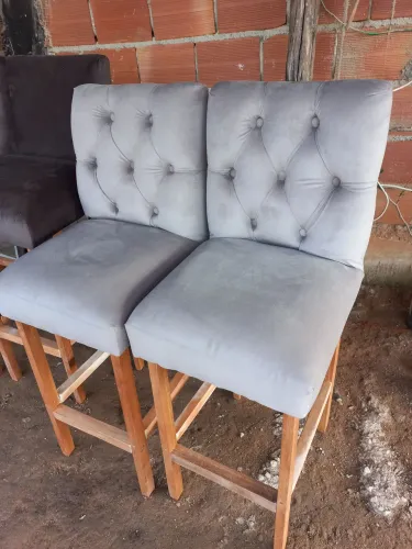  Banquetas de Madeira com Assento Estofado 