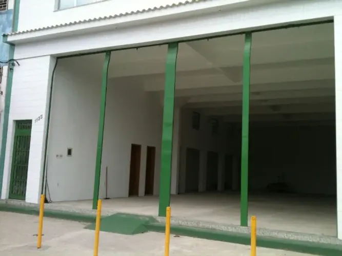 PRÉDIO, SALAS E LOJÃO COMERCIAL
