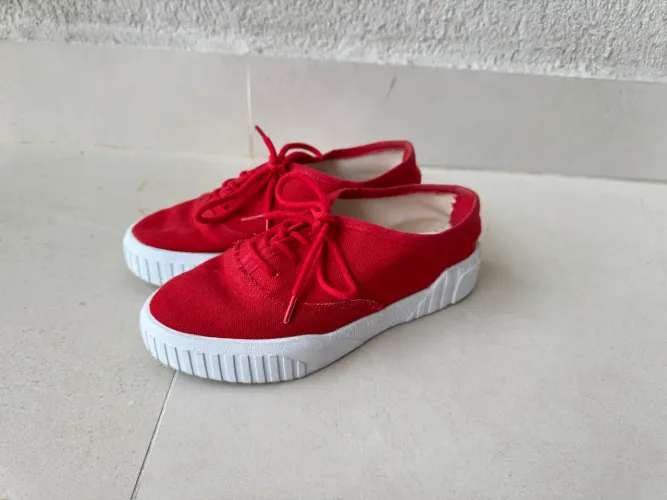 Tênis vermelho Via Mia