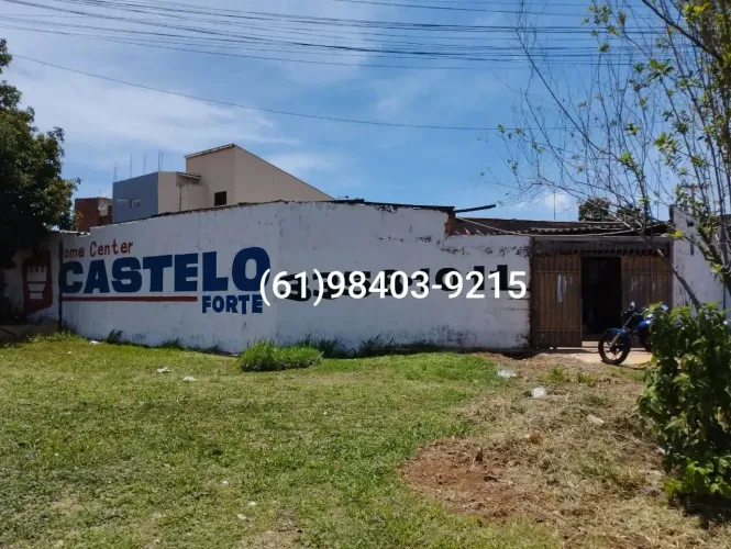 lote esquina com 3 moradias.