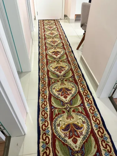 Tapete para corredor com design floral