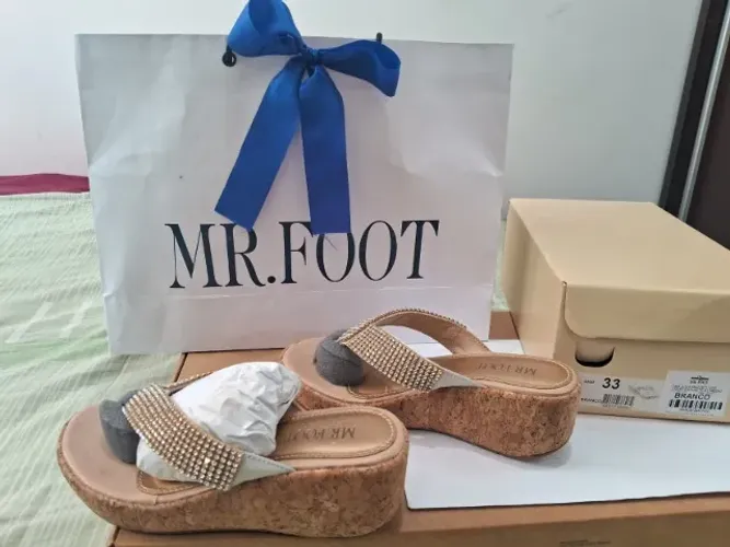 Sandália MR. FOOT nº 33 Original Novo, Nunca usado! Cor Branco vegetal. Promoção Só 79