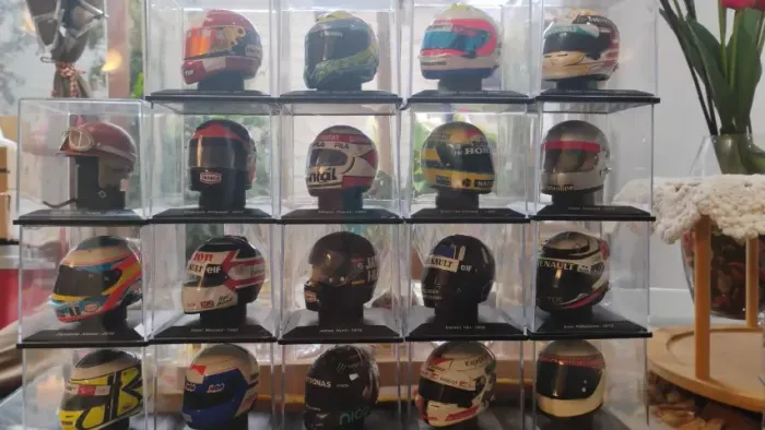 mini capacetes de F1
