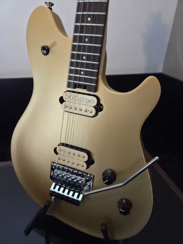 Guitarra EVH Wolfgang Special Pharaohs Gold