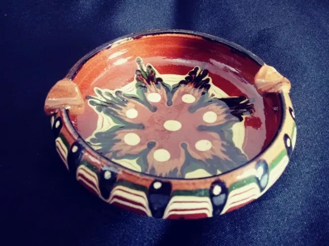 Cinzeiro antigo em terracota com pintura manual 11cm diâmetro