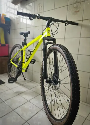 BICICLETA ABSOLUTE ARO 29 NERO COMPLETA COM CAPACETE<br><br>