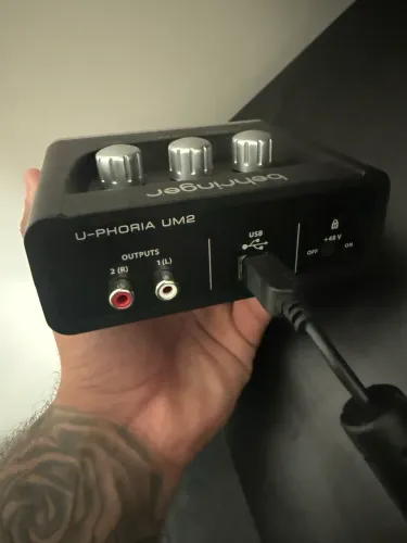 Interface De Áudio Placa De Som Um2 U-phoria Behringer Preto