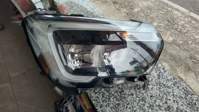 Farol do Renault Master