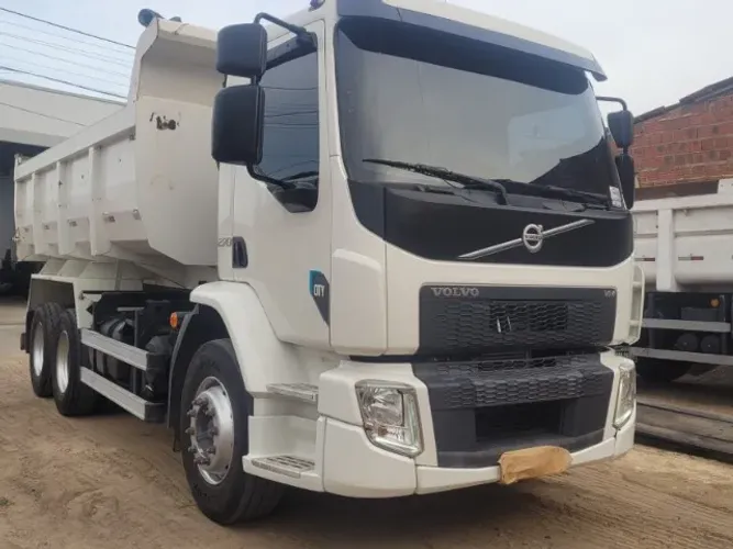 CAMINHÃO CAÇAMBA VM 270 KM 128.324 EM HORIZONTE *