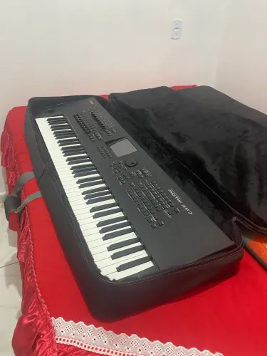 Teclado Yamaha Motif XF7 + Hard Case