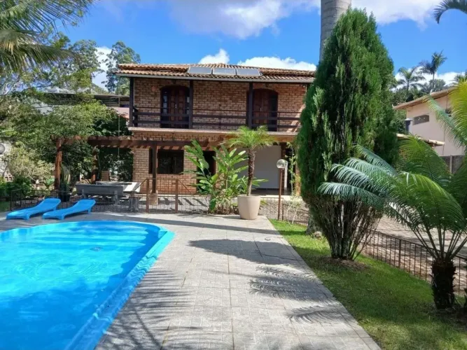 Espetacular  Casa em Condomínio fechado  !! 238 m2 de Obra !! Oportunidade  .