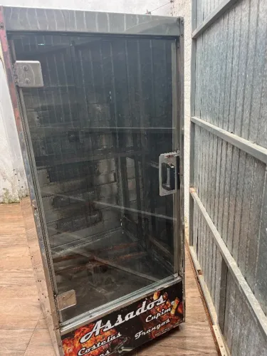 Vendo Assadeira capacidade para 56 frangos e até 125 kl 