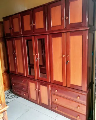 Guarda roupa de casal madeira maciça/entrega grátis.