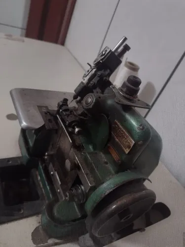 Máquina de Overlock Industrial Finestar