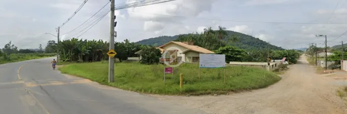 Terreno de esquina com 662,29m², localizado na Rua Bananal