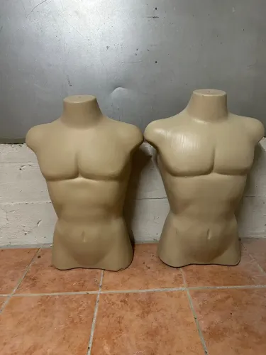 Manequins masculino e feminino vendo os 04 juntos 