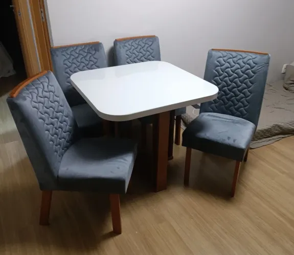 Mesa de jantar 4 lugares 100% MDF com vidro 