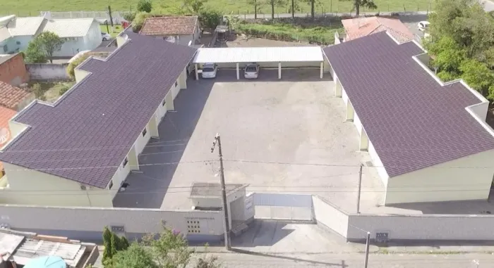 Casa com 2 quartos em Condomínio Fechado e com garagem coberta em Tubarão/SC.