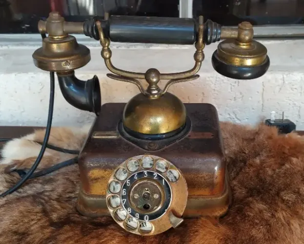 Telefone de Disco Antigo - Relíquia - Bronze - Retrô Vintage