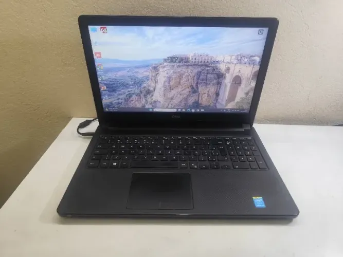 Ultrabook Dell i3, 4GB ram DDR3L, HD de 500GB. Ótimo estado conservação. Bateria + 3 Horas