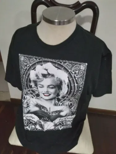 camiseta preta marilyn, tamanho gg, extra vintage 100% algodão.