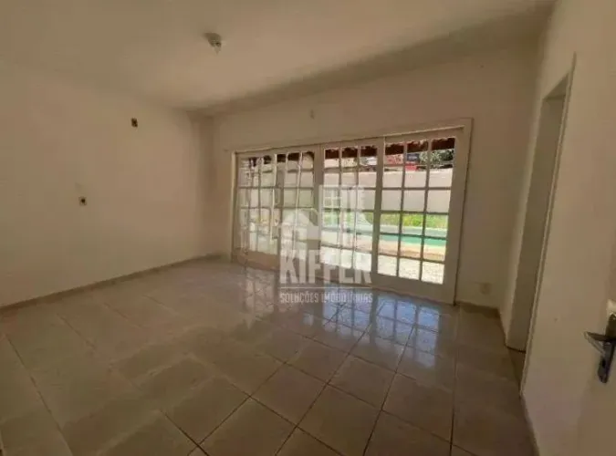Casa em Piratininga a 300m da Praia com Piscina e Terraço Amplo