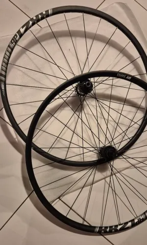 Par de rodas Speed Road Dt Swiss RR21db dicut 1.5kg - cubos 240s Dt Swiss