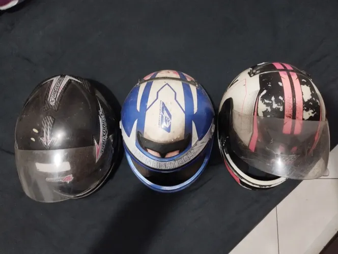 3 Capacetes. Venda ou troca por itens para venda em brechó.