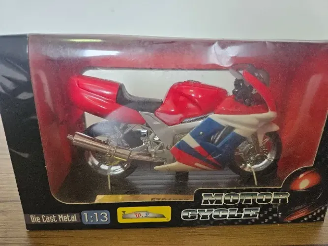Moto miniatura FZR 600R 1:13