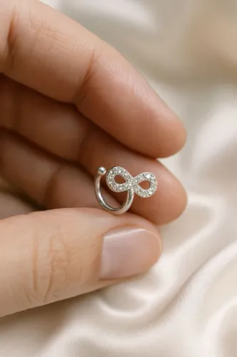 Piercing fake de prata de orelha