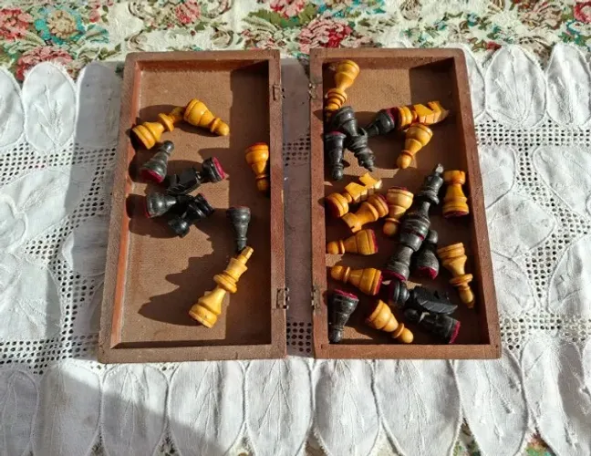 Jogo de madeira Xadrex incompleto