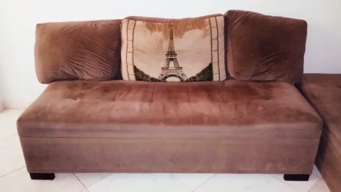 Sofá suede marrom