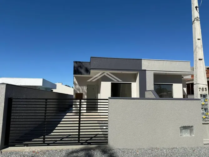 Casa nova com suíte e com terreno amplo no Balneário Santa Clara | Itapoá SC