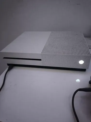Xbox one s 850 GB com 1 controle original sem drift