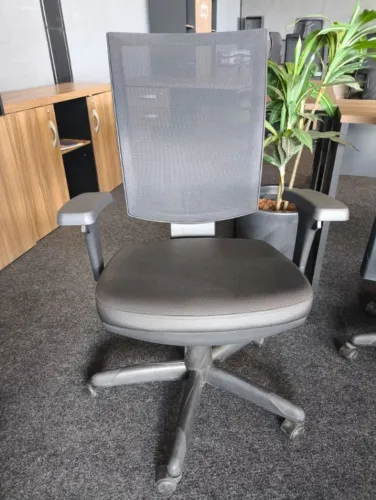 Cadeira Executiva Flash Giratoria Back System - ENTREGAMOS DF E ENTORNO