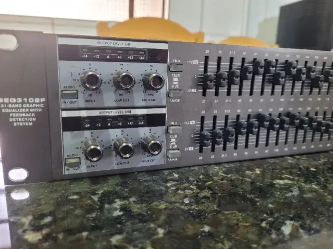 Equalizador Gráfico Phonic Geq3102f 31 Bandas 2 Canais