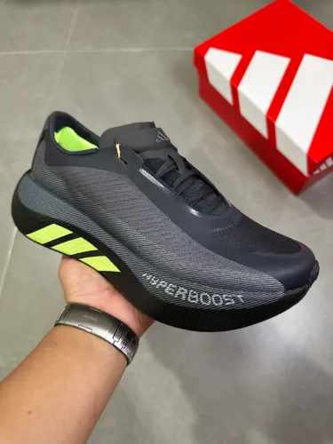 tenis adidas hyperboost