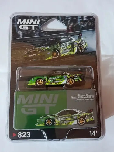 Nissan S15 Silvia mini GT.