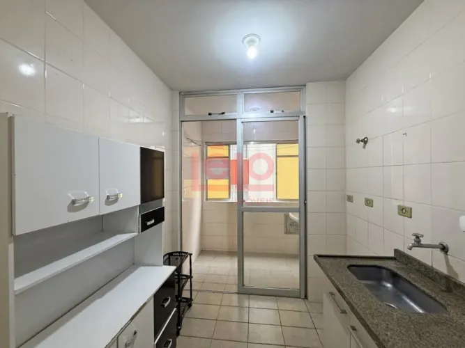 Apartamento para alugar em Maringá, na Zona 07, com 1 quarto, armários, fogão e garagem