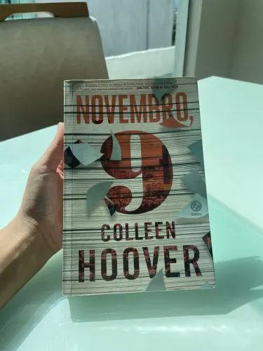 Livro collen Hoover