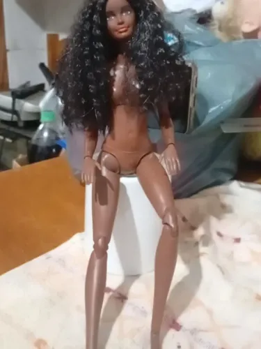 Barbie Negra corpo articulado Made to move