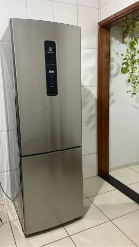 Geladeira Electrolux Frost Free Inverter AutoSense 110V 