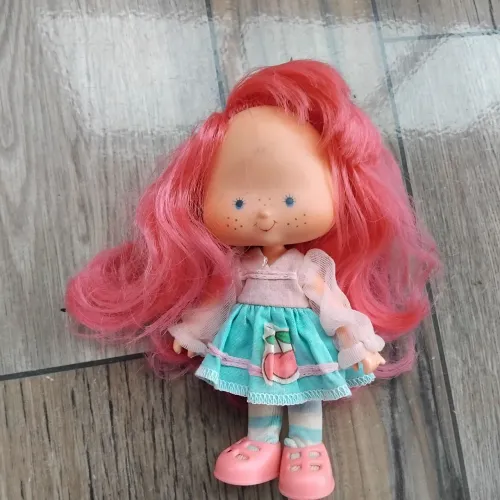 Boneca moranguinho cereja