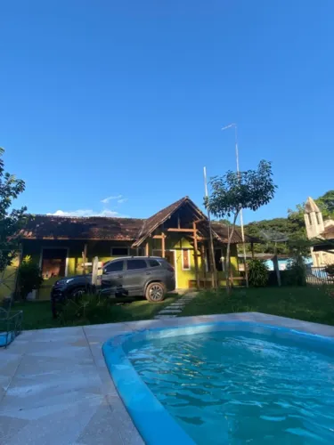 VENDE-SE CASA EM COLARES - PORTEIRA FECHADA!