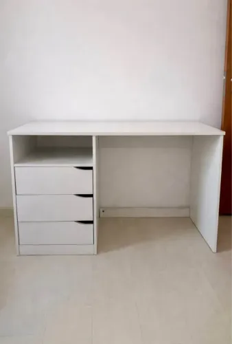 Escrivaninha branca